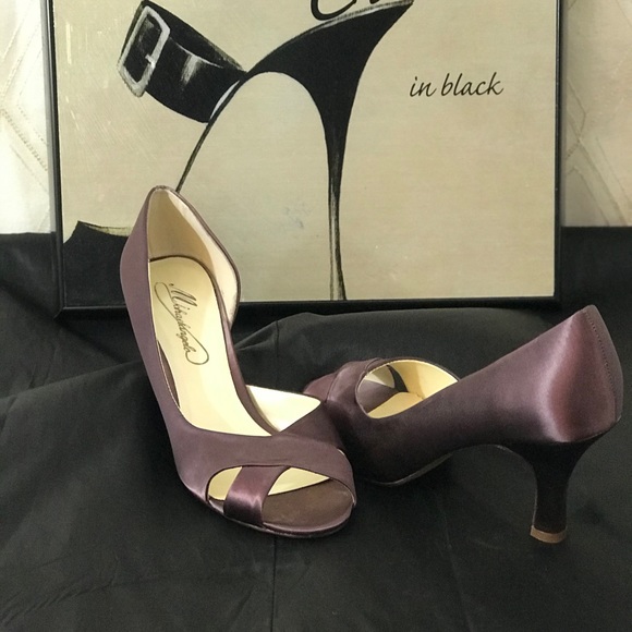 Brown Heeled Shoe - Picture 2 of 2